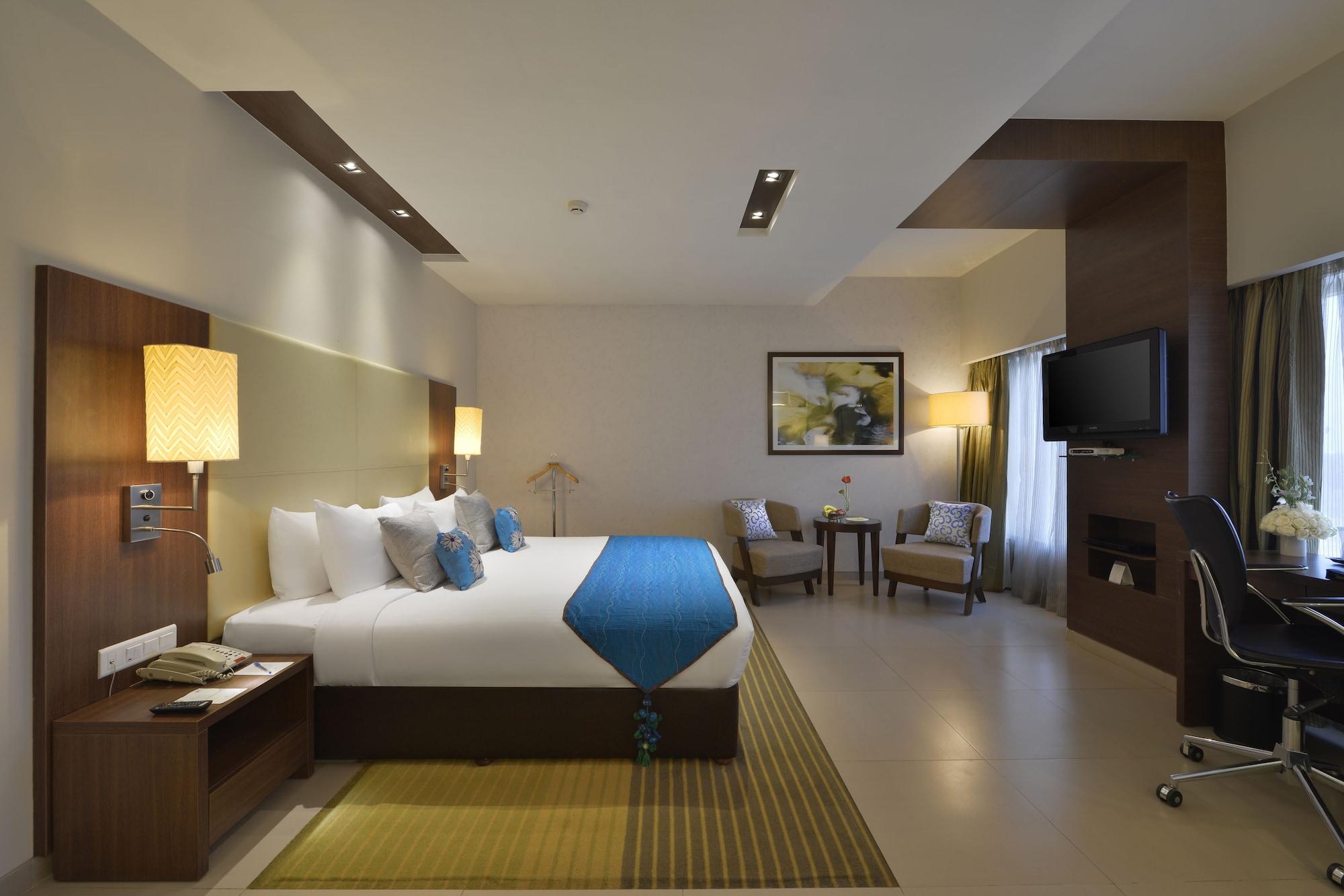 Grand Mercure Vadodara Surya Palace Exterior foto